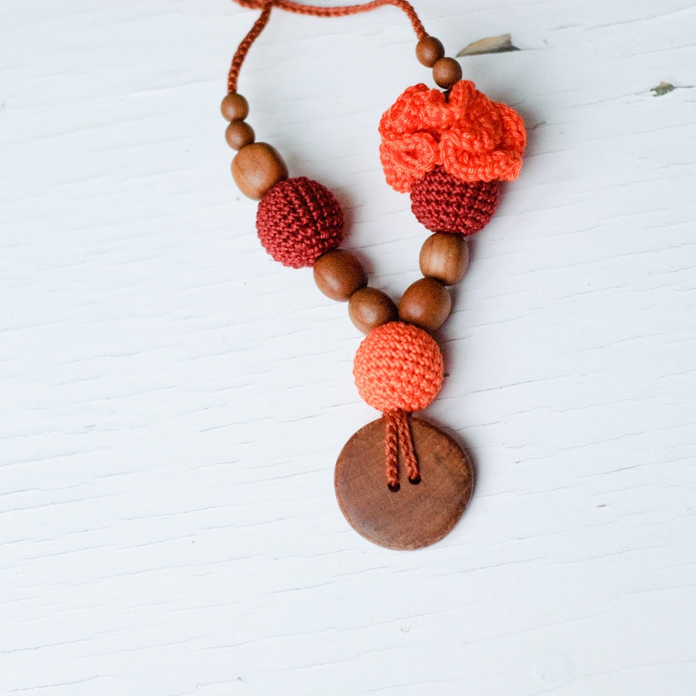 Flower Mama Nursing Necklace / Teething Jewelry - Rusty & Orange