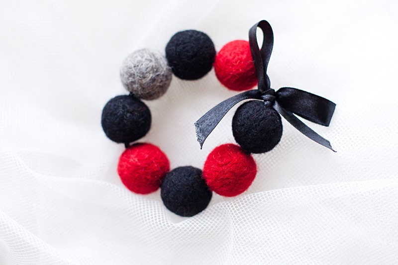FREE SHIPPING Hand felted bracelet in red, grey (gray) and black. Colorful. Felt fashion. Geometrical, Balls. Classical colors.