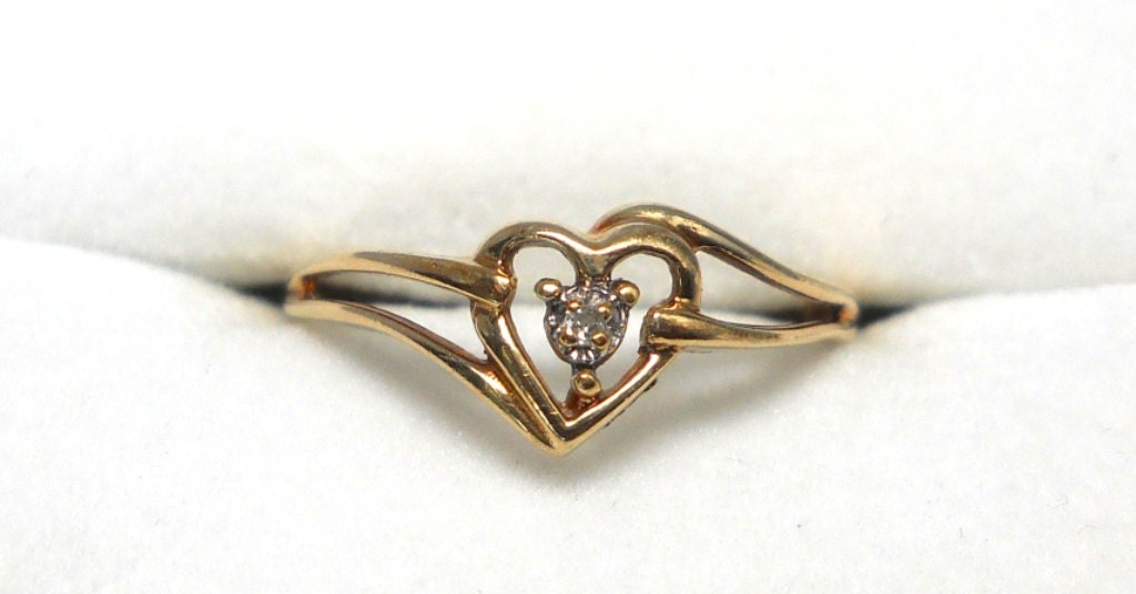 Vintage 10K Gold Diamond Heart Ring
