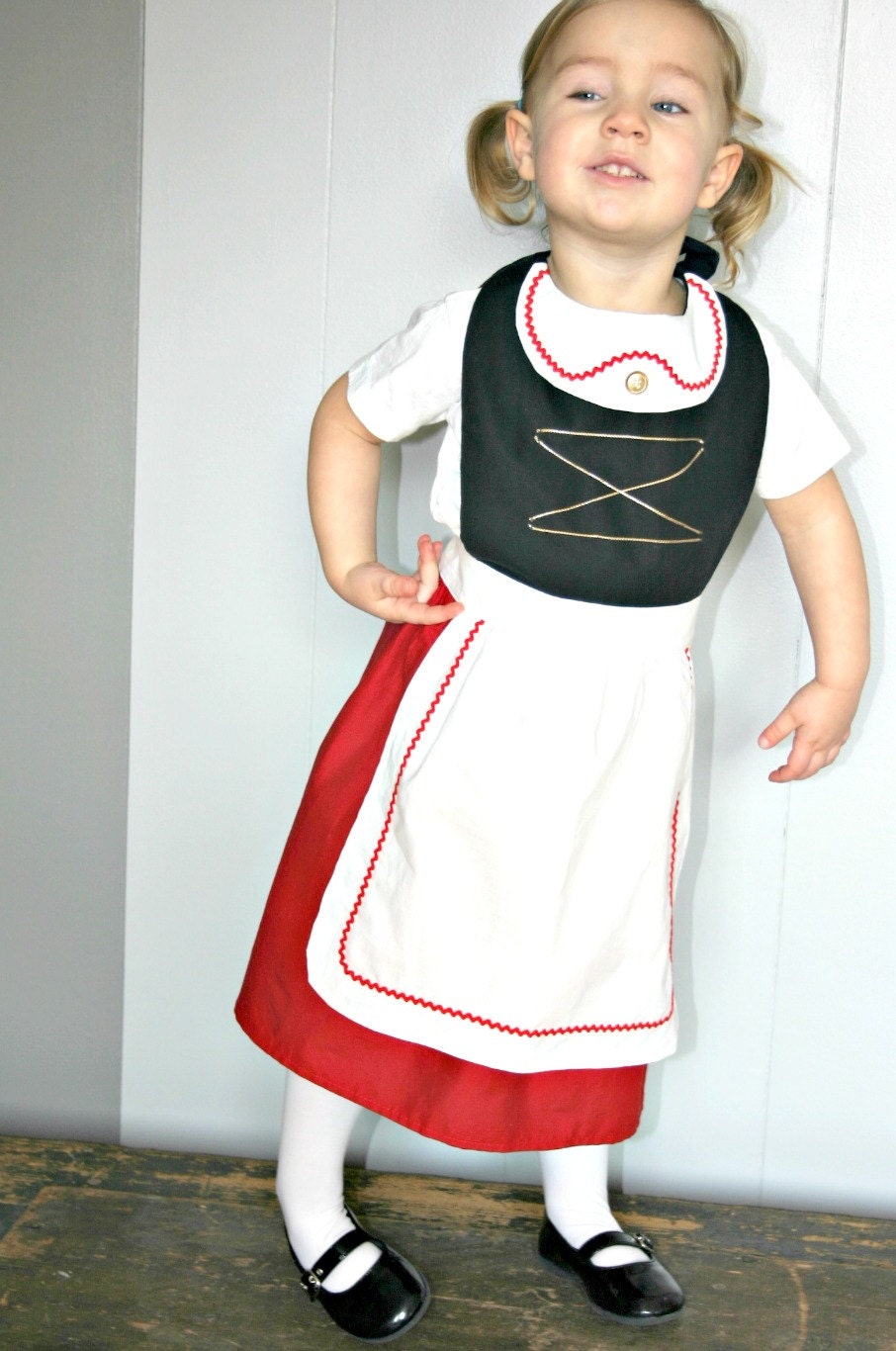 SWISS maiden JULIET (Gnomeo) inspired CHILD kid Full costume apron. Fits sizes 2t, 3t, 4, 5, 6, 7 , 8, 9, 10. Birthday Party Gift. German.