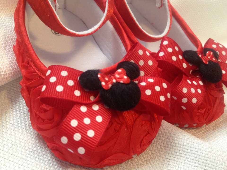 Minnie Mouse shoes & matching hair bow