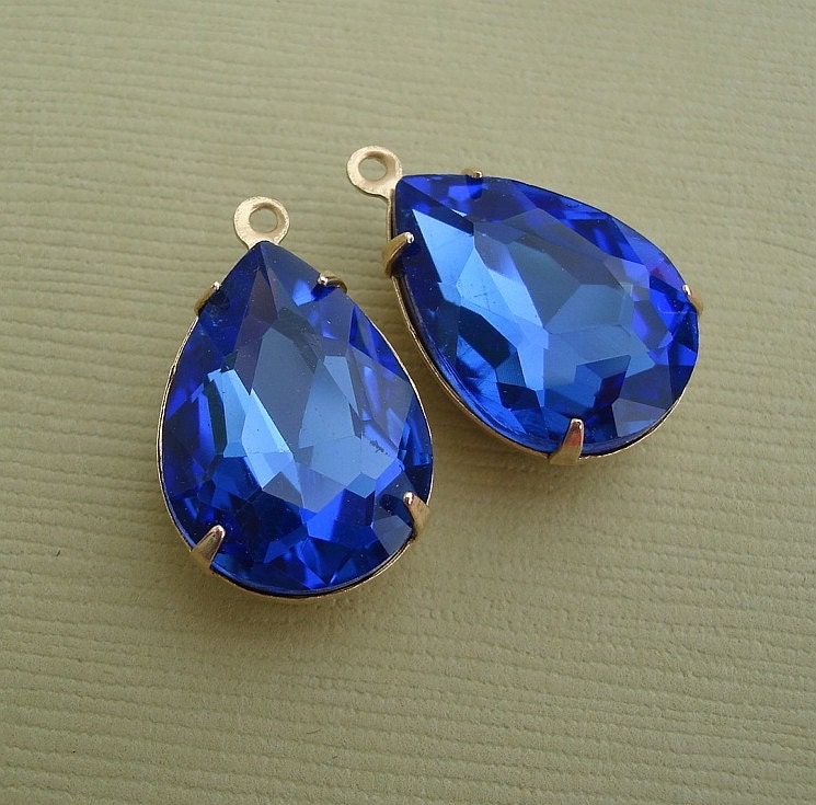 2pcs-Vintage Jewels, Sapphire Crystal Pear 1 Loop, Charm, Pendant, 18 x 13 mm,  Brass Prong Setting, Open Back.