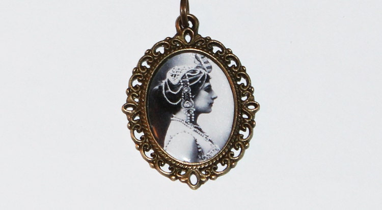 Burlesque Mata Hari Necklace