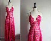Vintage 70s Val Mode Fuchsia lace Slip Dress. Size S/M