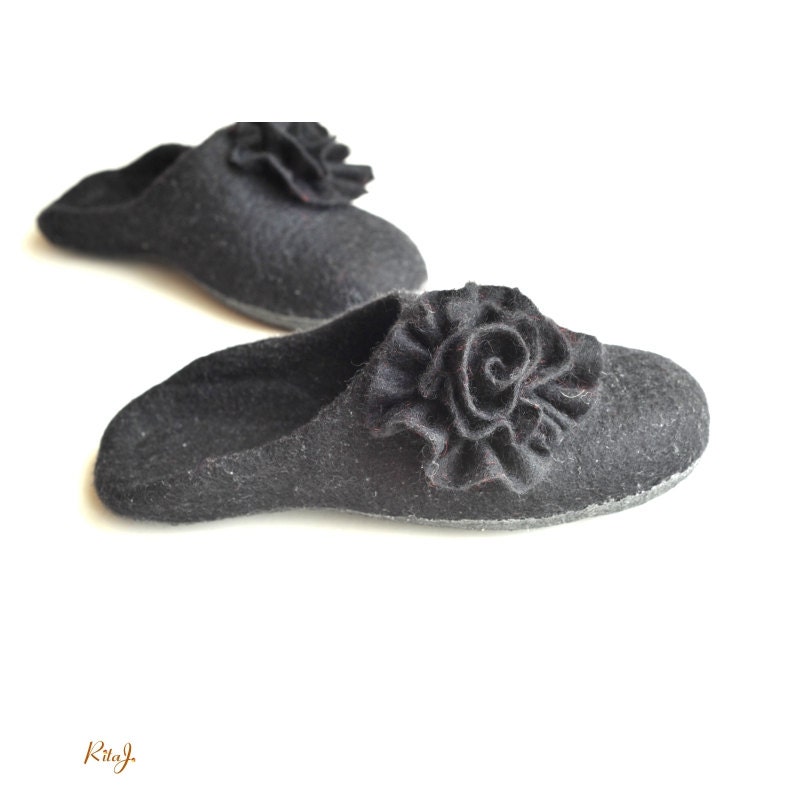 Handmade wool felted slippers - house shoe - black - Gothic