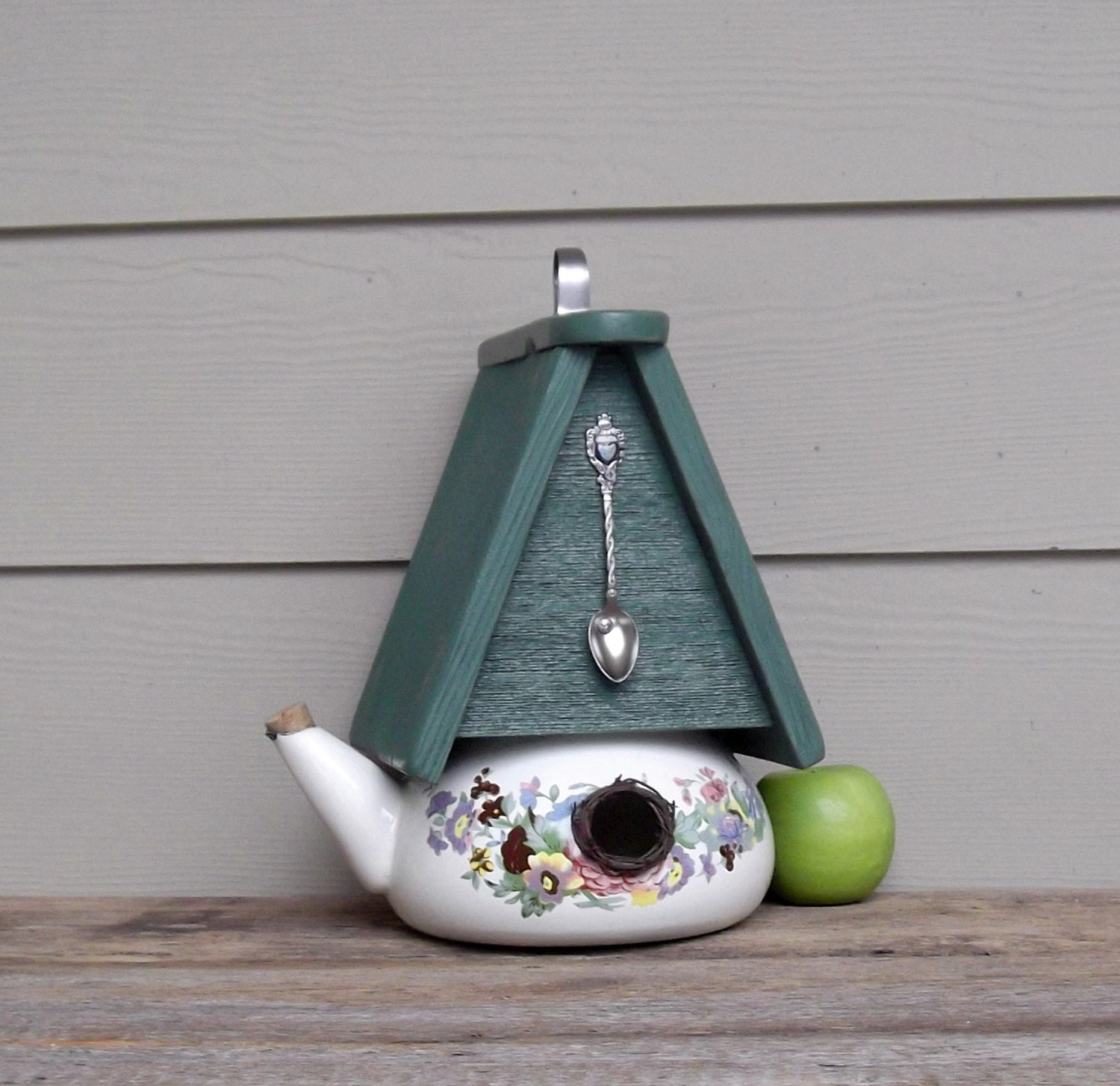Repurposed Enamelware Tea Kettle Birdhouse, Shabby Chic Birdhouse, One of a Kind, Decorative Birdhouse, Green, Tea Pot Birdhouse, Recycled