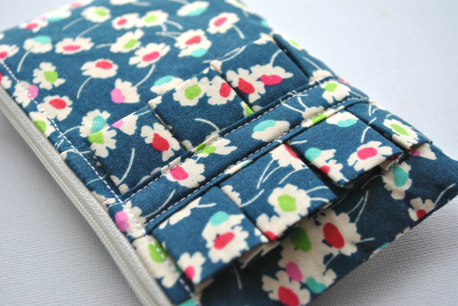 Coin purse pouch: Vintage inspired Liberty daisy floral print in red,navy blue,green and white with ruffle.
