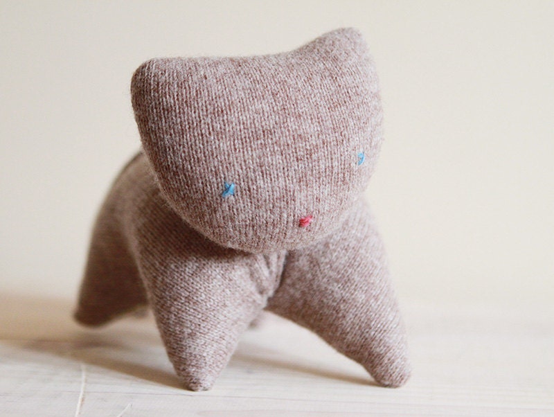 upcycled wool kitten - chaton de laine récupéré