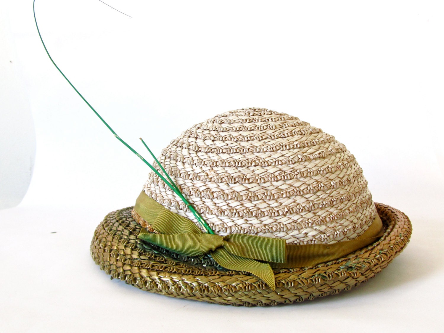 vintage 60s white and sage green straw hat. - GinnyandHarriot