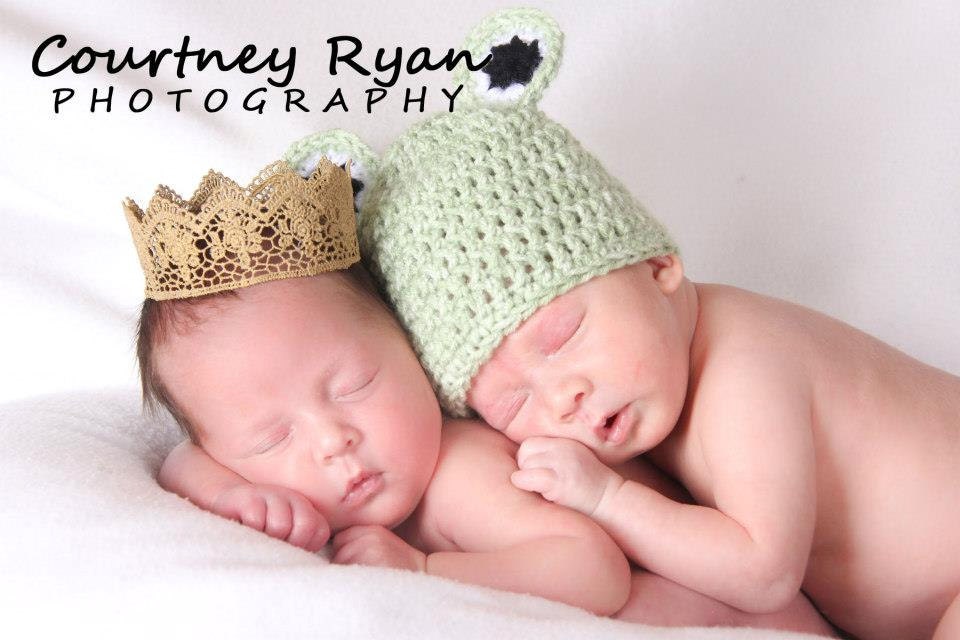 Newborn crochet princess and the frog photography prop set
