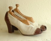 vintage 1940s shoes / 40s brown and white spectator pumps / size 7.5 / 8.5 Narrow