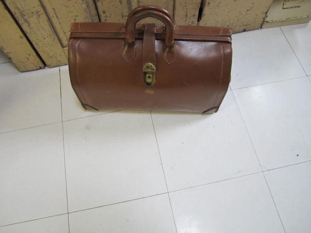 Vintage Doctors Bag / Briefcase / Attache..... steam punk, storage, travel