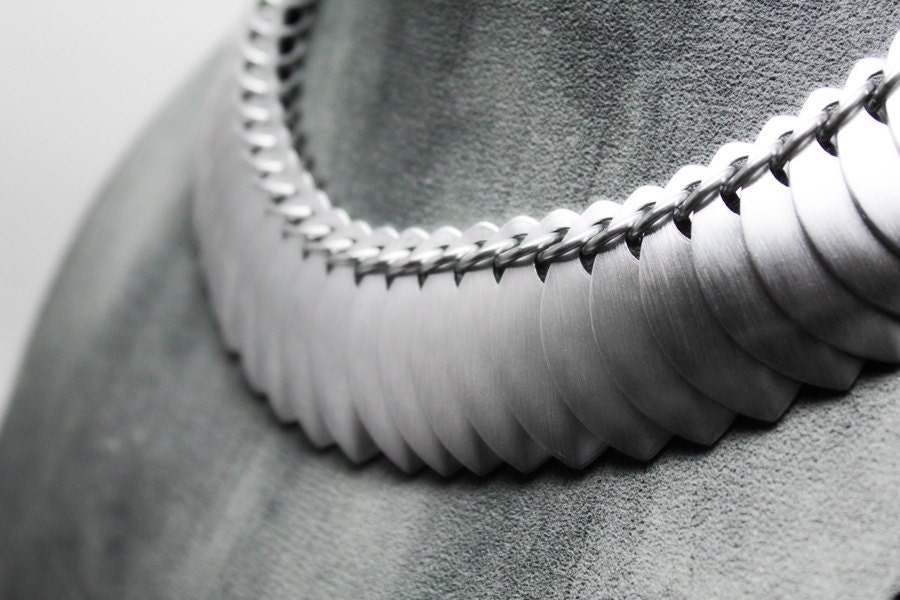 Silver-Colored Aluminum Scalemail Choker Necklace