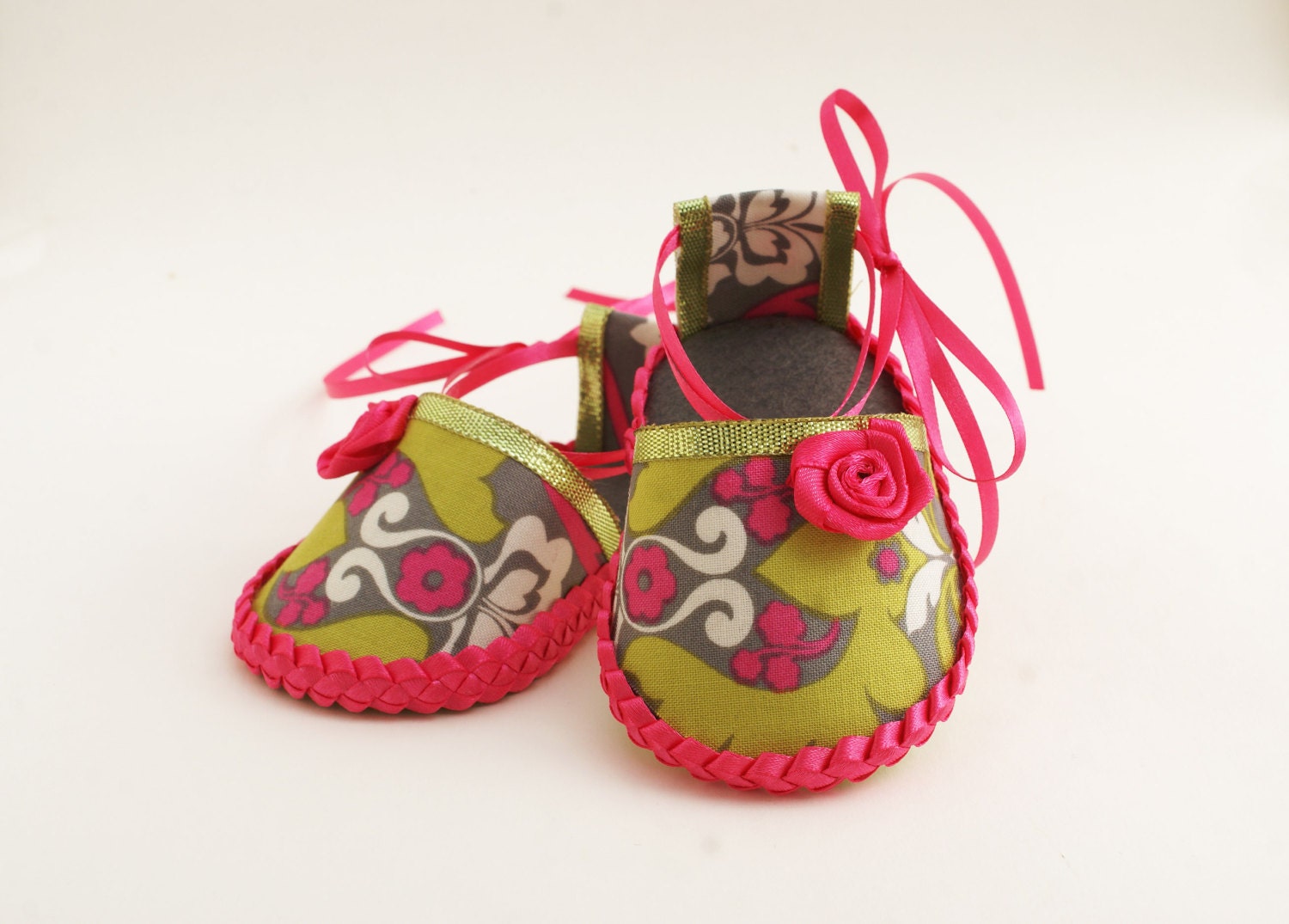 Fun, Funky & wild green and fuchsia Baby girl closed toe sandal Size 0-3 months