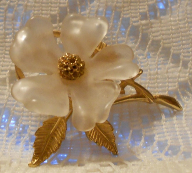 Vintage Dogwood Flower Brooch with Gold Tone Leaves