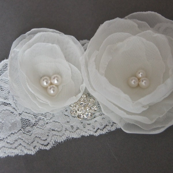 Vintage Garter, Lace Garter with Swarovski pearls, Rhinestone Detail, Flower Garter, Ivory White, Lace bridal garter, Wedding Accessories