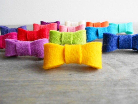 Felt bow adjustable stainless steel ring. Choose your favorite color
