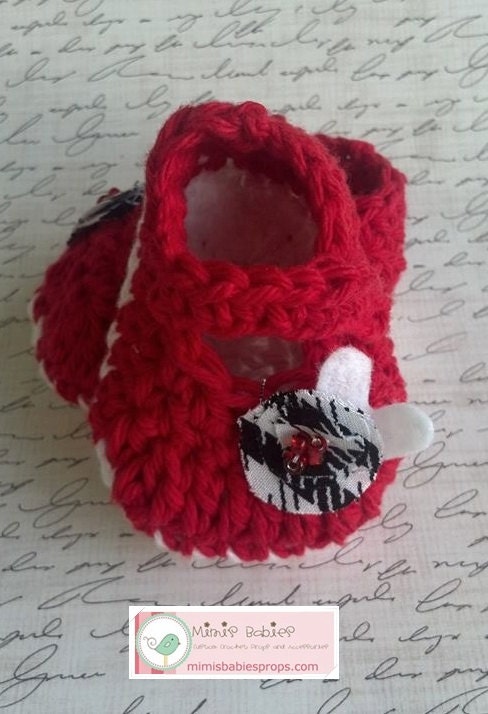Mary Jane Girl Shoes - Crochet Booties with Mod Fabric Flower - Alabama Red and White -  Newborn - 6 months