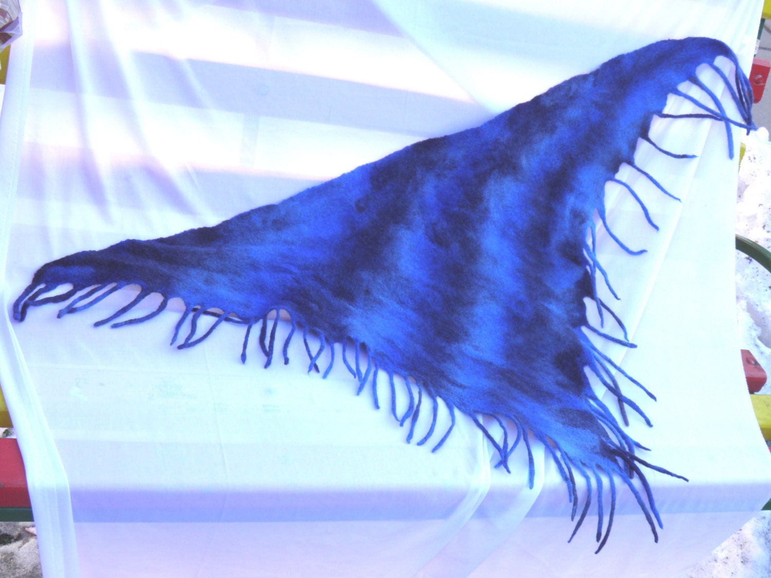 Felted Triangle Scarf/ dark blue felted capelet / Ombre Blue Indigo baktus/ Ready to ship