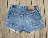 Vintage medium wash Arizona Jeans cutoff shorts size 29 fits sz 6 / 8