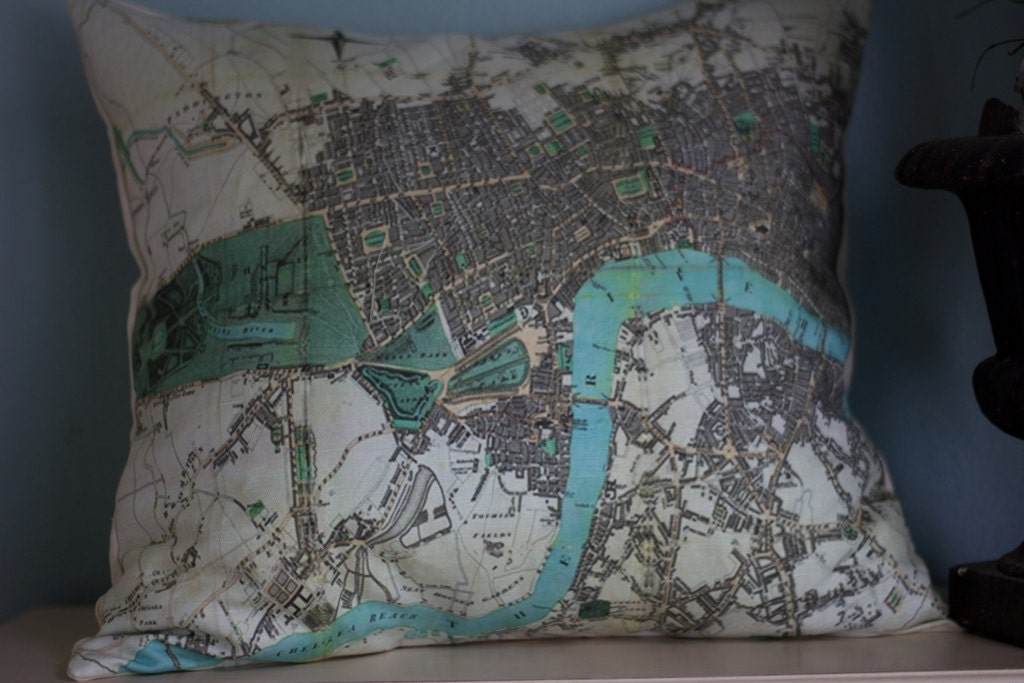 Pillow cover with vintage map of London