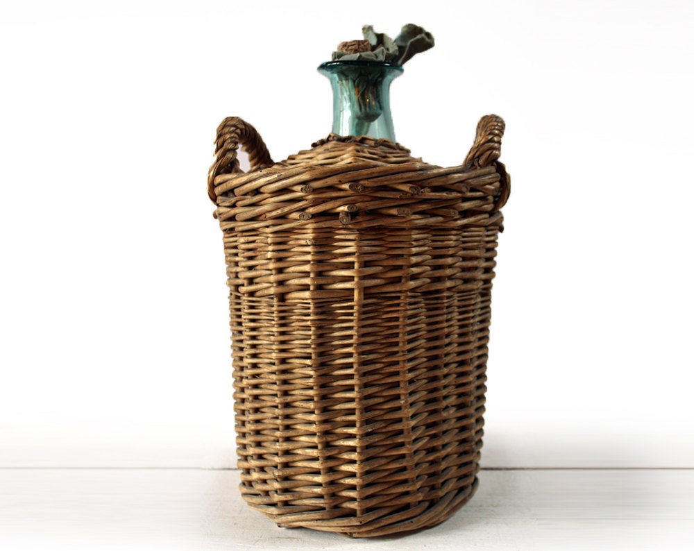 Beautiful  little antique french DAMEJEANNE - DEMIJOHN - Mouth blown Shabby chic - industrial loft - in wicker