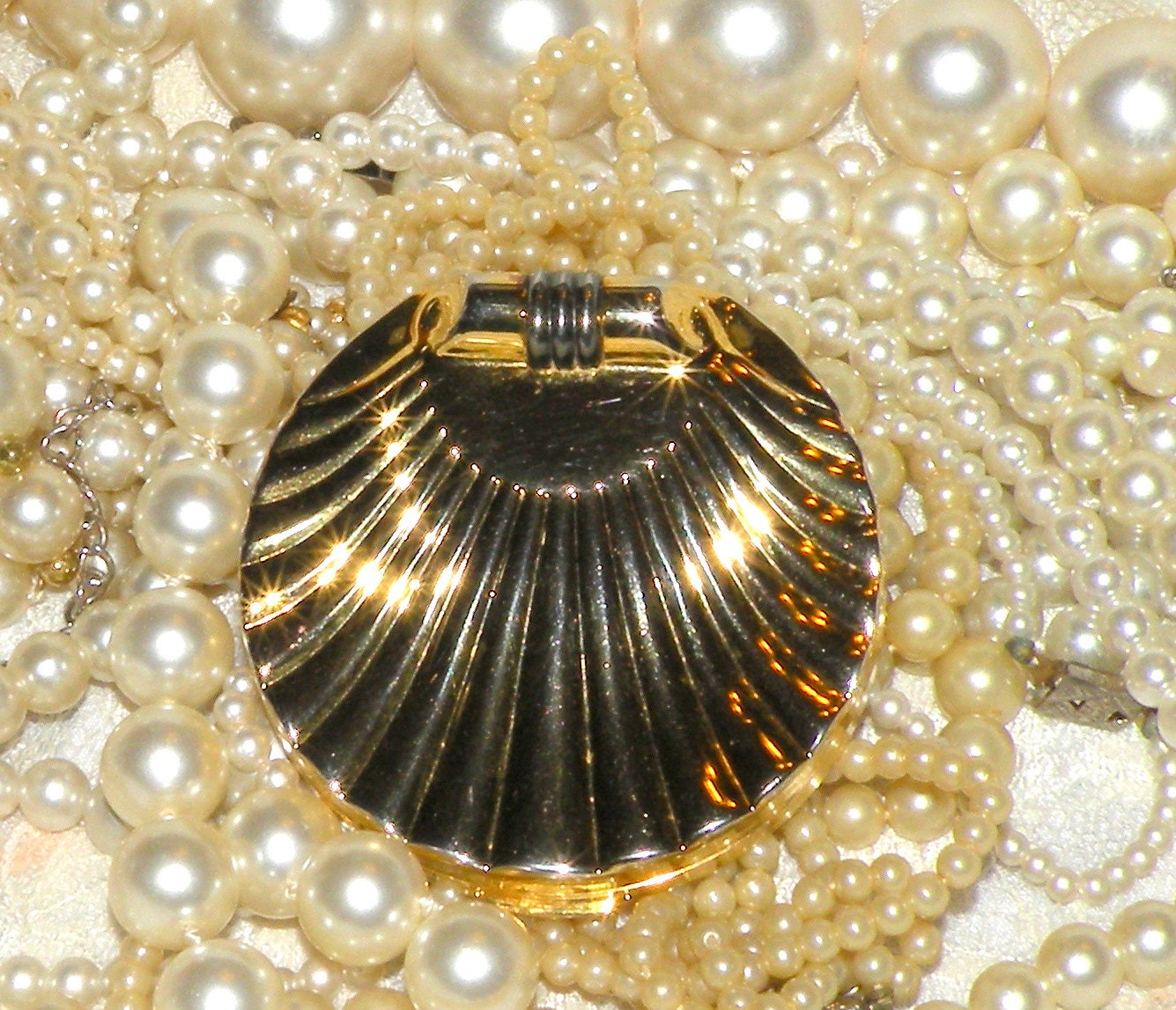 Vintage Clam Shell Estee Lauder Powder Compact MakeUp and Mirror
