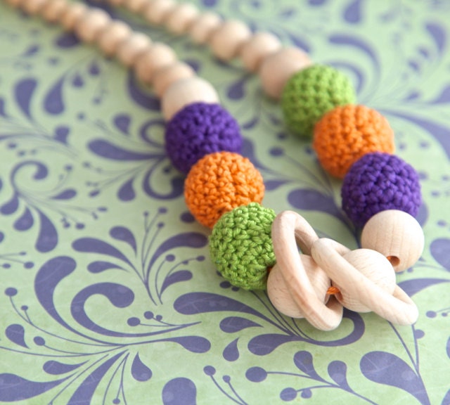 Multicolor bulky nursing necklace. Big teething necklace. Girls crochet necklace. Orange, lilac, green.
