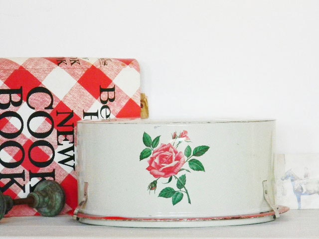 Fabulous Vintage Cake Carrier Metal TIN-Roses RED Cream Decoware-Farmhouse Cottage Prairie SHABBY Retro-1940's