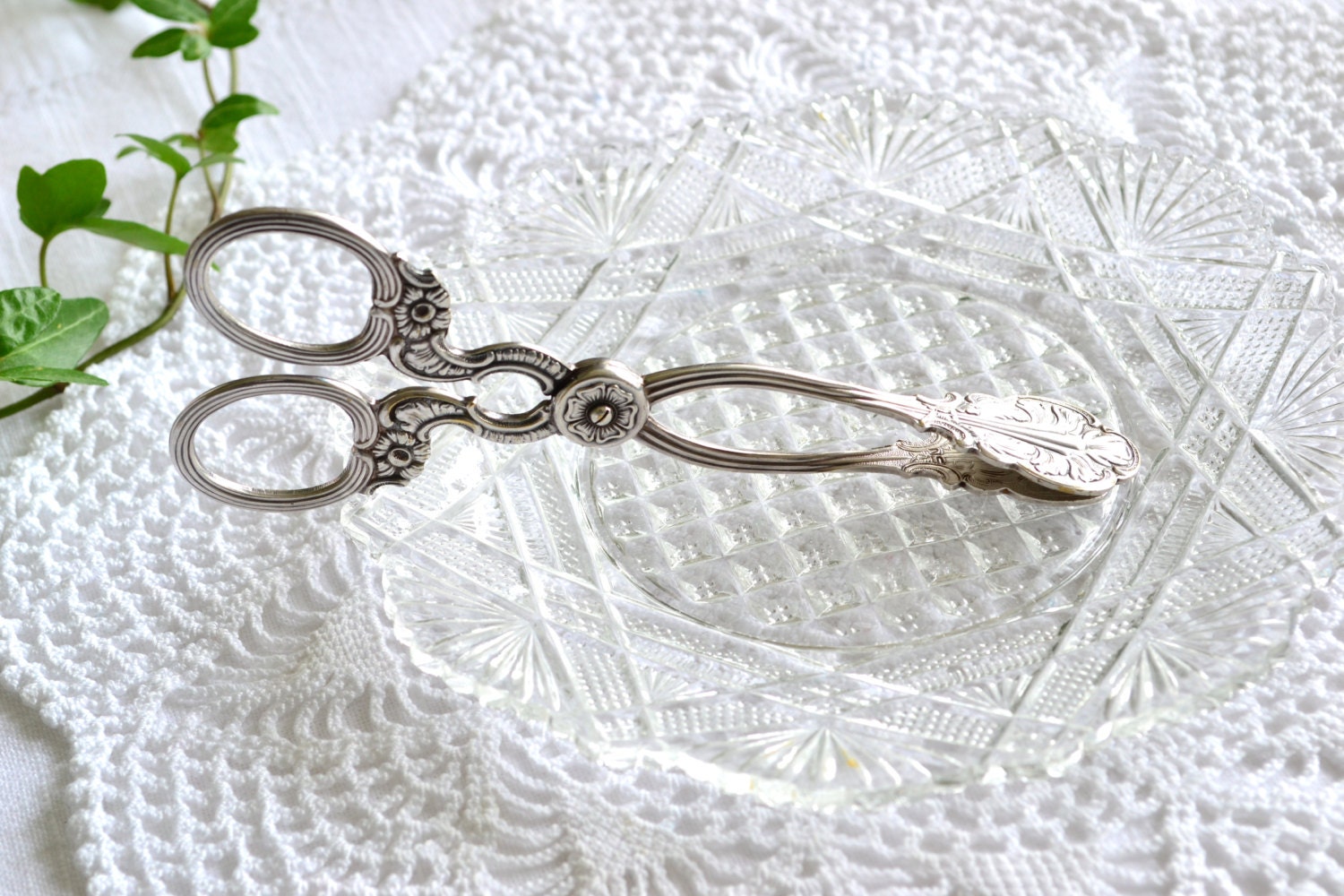 Cookie tongs pastry server sandwich ornate  vintage Swedish wedding serving
