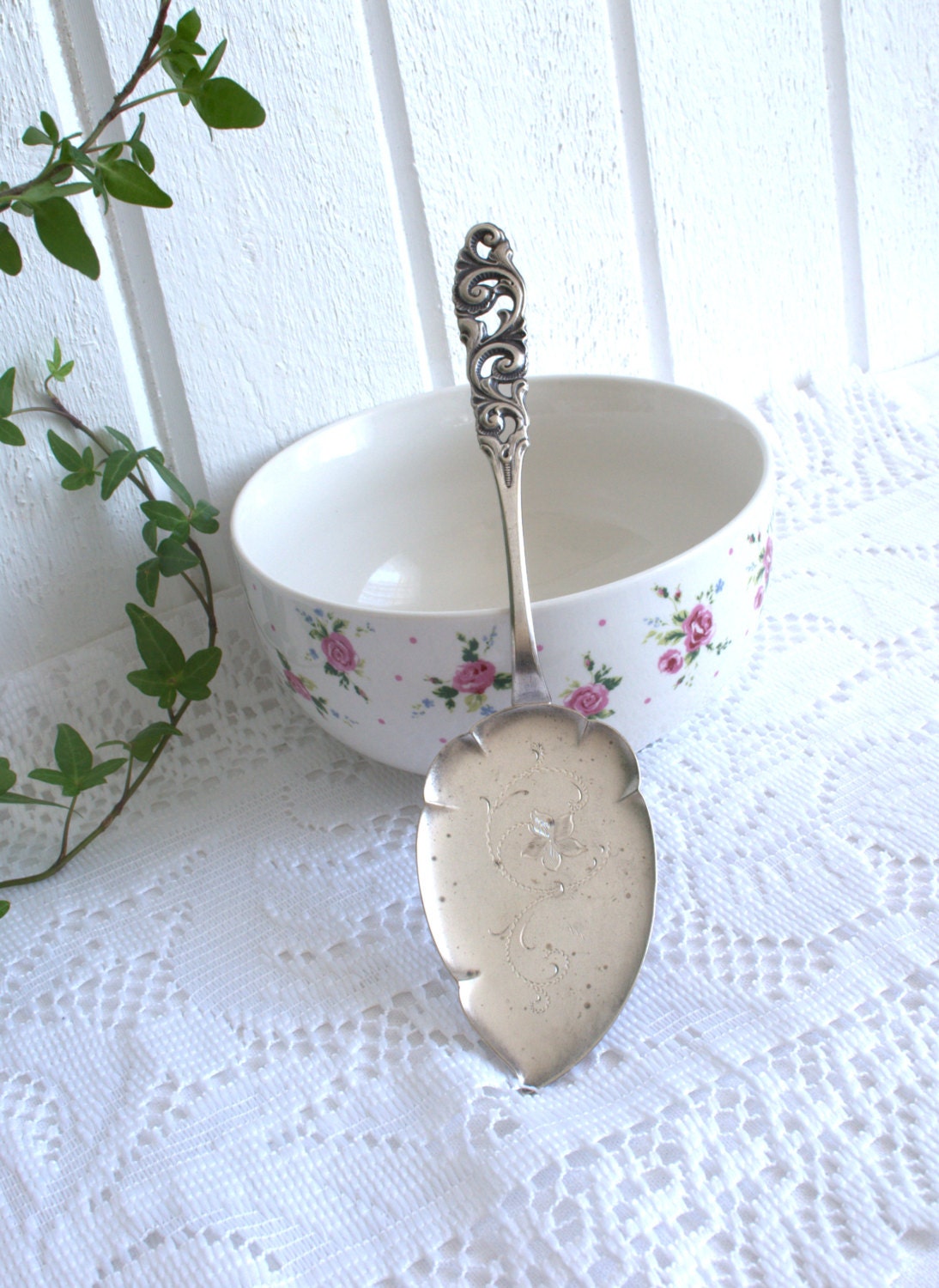 Pie server shabby vintage Finnish cupcake pastry and cake server