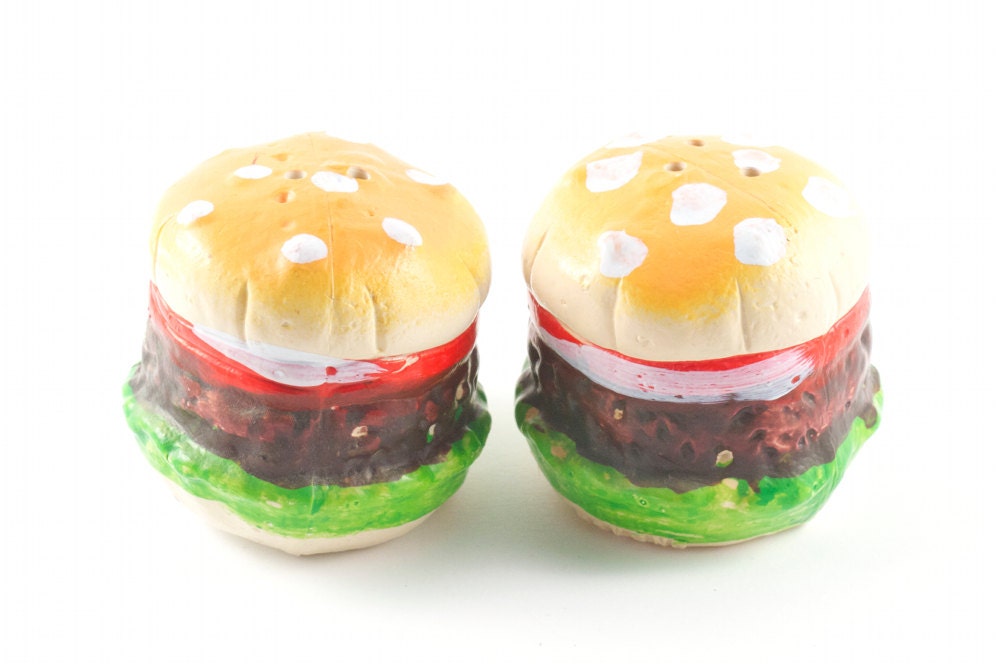 Vintage Burger Salt and Pepper Shakers Kitsch Retro Kitchen Fast Food  / 70s 80s