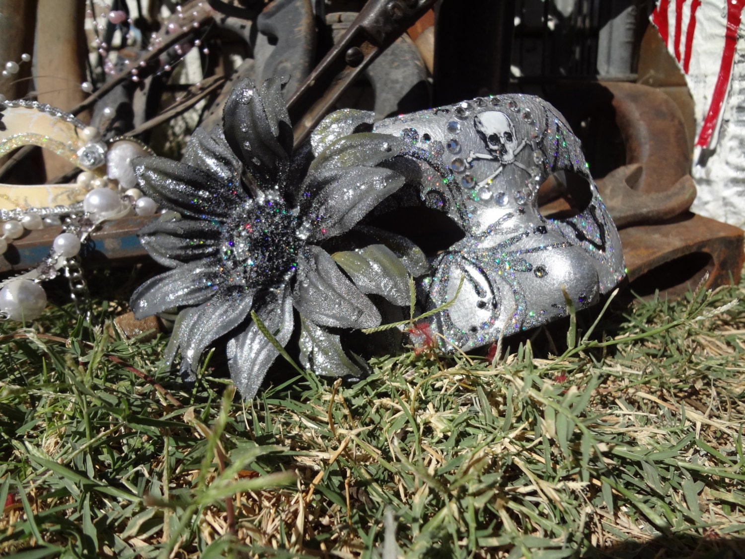 Handmade Masquerade Mask Carnival Mardi Gras Halloween Costume (Skulls in Silver)