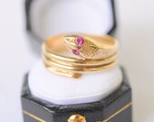 20% SALE /// 1970s vintage snake / serpernt 9k gold and ruby ring / engagement ring // ETERNAL LOVE