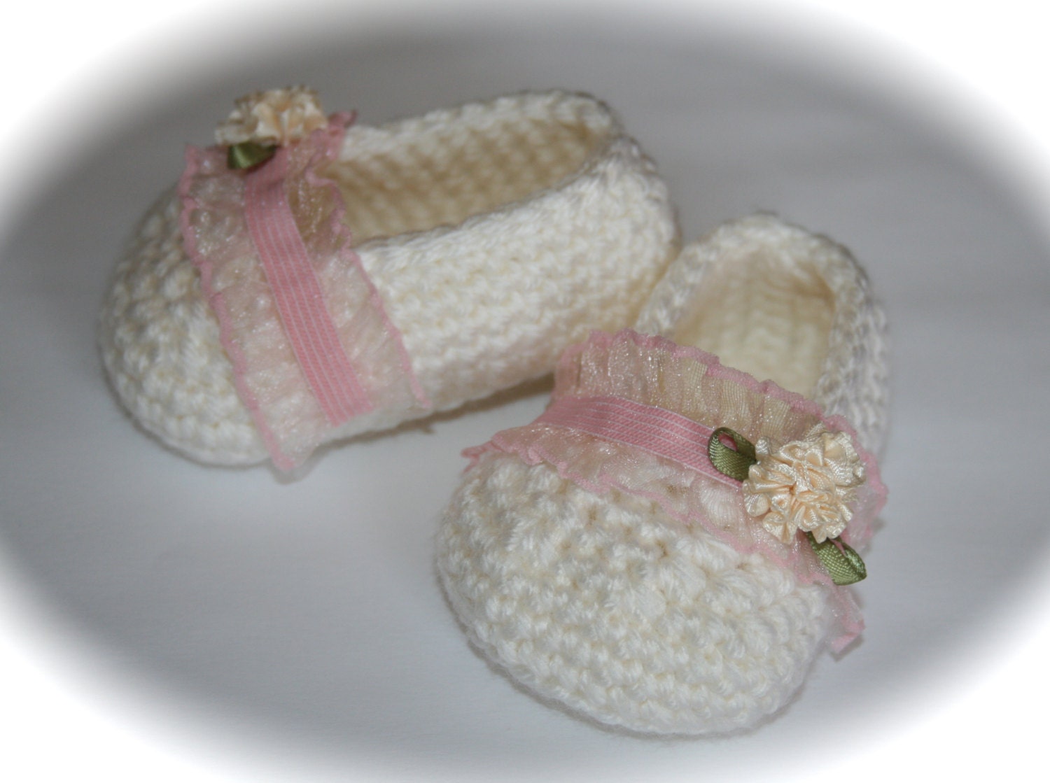 Crochet Baby shoes booties slippers ballet slippers baby girl cream off-white pink elastic lace cream cabbage rose flower