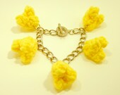Popcorn Charm Bracelet. Nerd Noms. Foodie Nerd Accessory. Carnival Jewelry. Buttery Popcorn. Crochet Munchie. Yellow Acrylic Yarn. Kawaii.