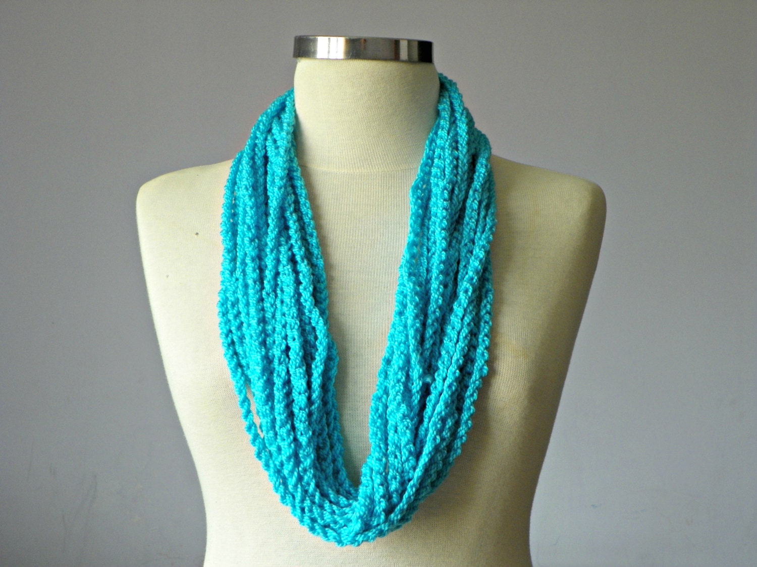 Infinity chain scarf, fiber necklace, light blue circle scarf, spring and summer fashion, women accessories, chunky loop scarf