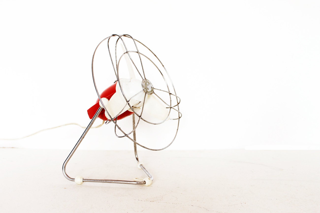 Vintage Italian red and white cage fan desk table