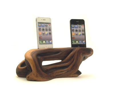 Dual iPhone 4 Dock in Mazanita Wood