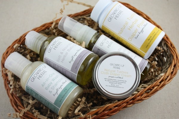Organic Gift Basket for Newborn, Bath & Diapering Kit for Baby, Sample Pack, Baby Shower Gift Basket
