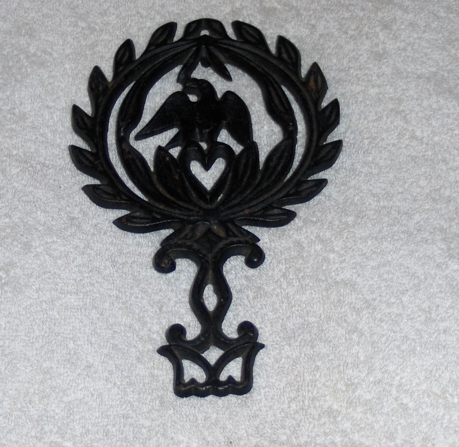 Vintage Black Cast Iron 3 Footed Bird Trivet Wall Hanging Decorated With American Eagle and Heart