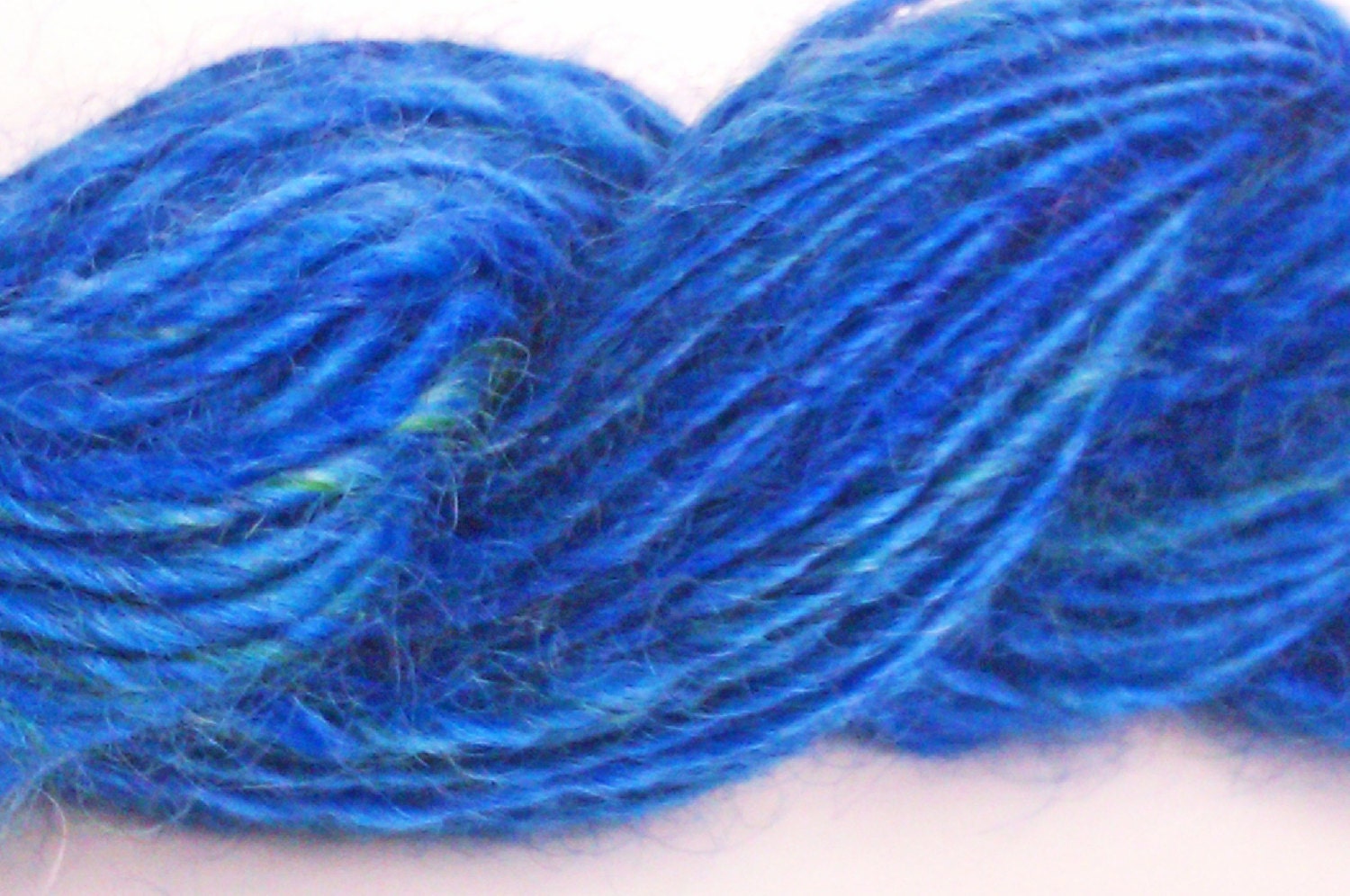 Shocking blue - Hand spun yarn. Pure hand processed English Leicester.