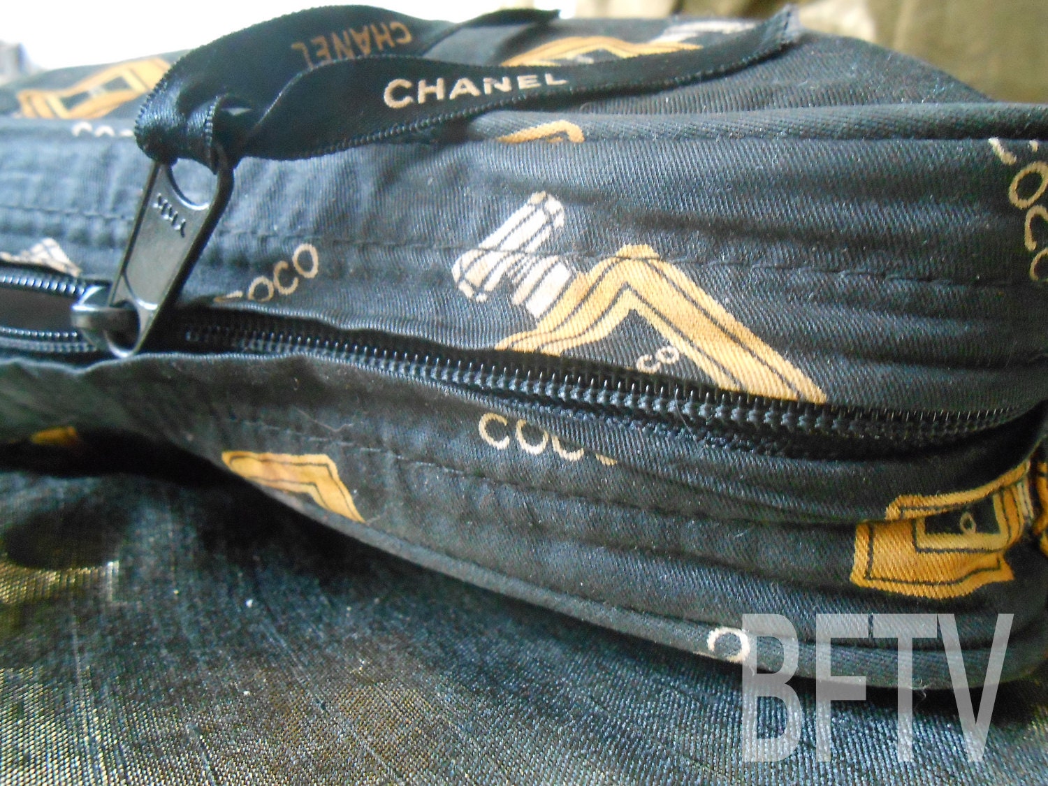Chanel Vintage 80's Purse Handbag Clutch Make-Up Monogram