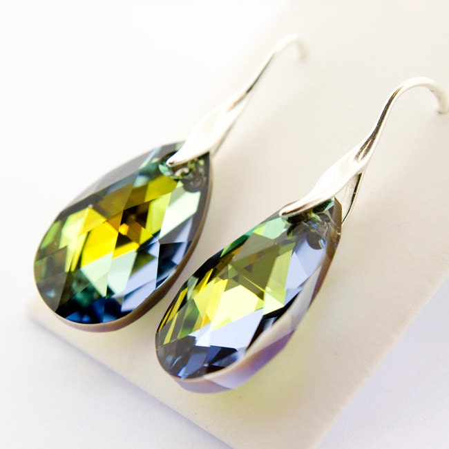 Swarovski Earrings: SWAROVSKI ELEMENTS Green Crystal Dangle Earrings, Very Sparkly