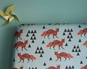 fitted crib sheet in triangle fox in aqua