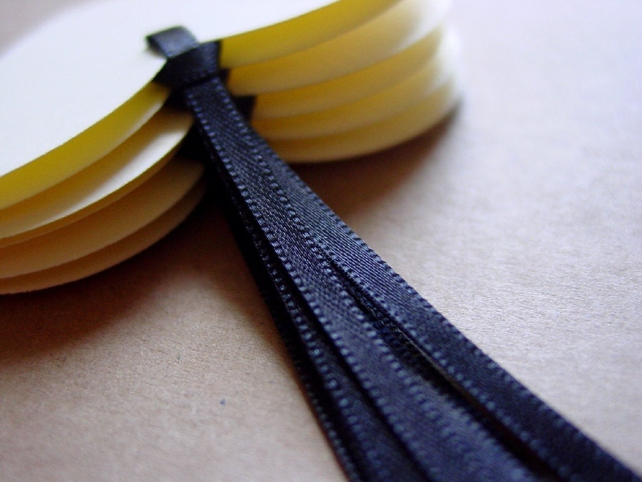 Cream coloured Heart-shaped Gift Tags with Black Satin Ribbon (Set of 6)