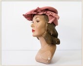 vintage 40s beret hat // 1940s tilt hat // pink felt beret with bow