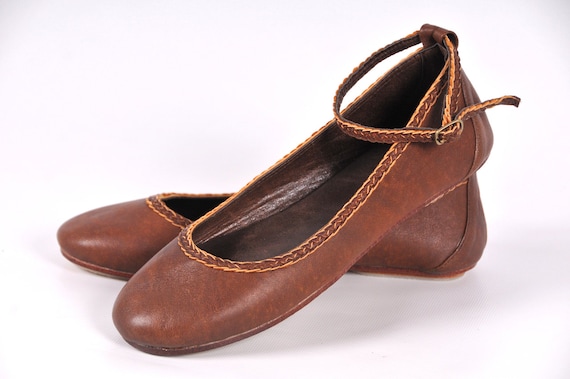 ELF. Womens shoes / leather ballet flats / sizes 35-43. Available in different leather colors.