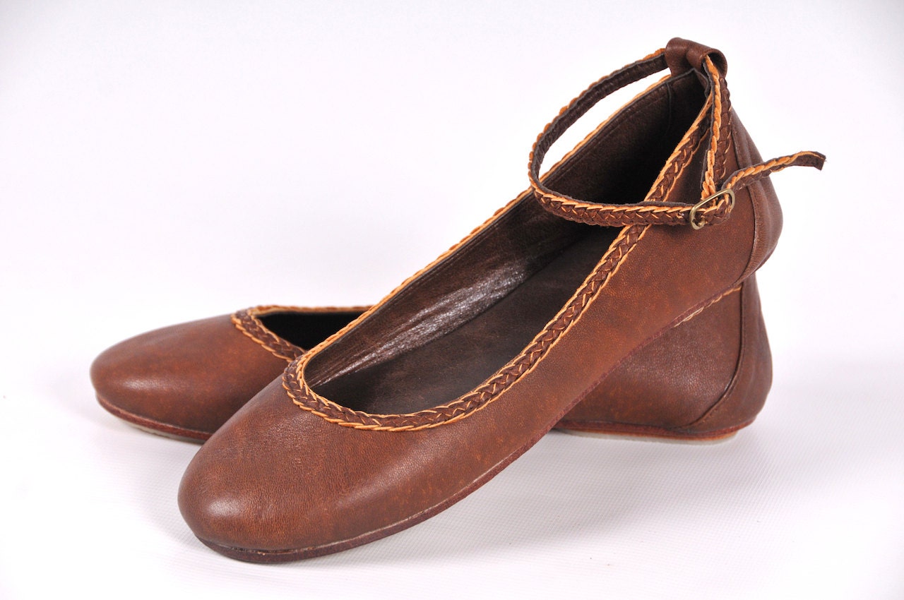 ELF. Womens shoes / leather ballet flats / sizes 35-43. Available in different leather colors.