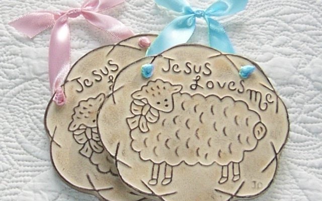 Ceramic Wall Hanging Lamb 'Jesus Loves Me'